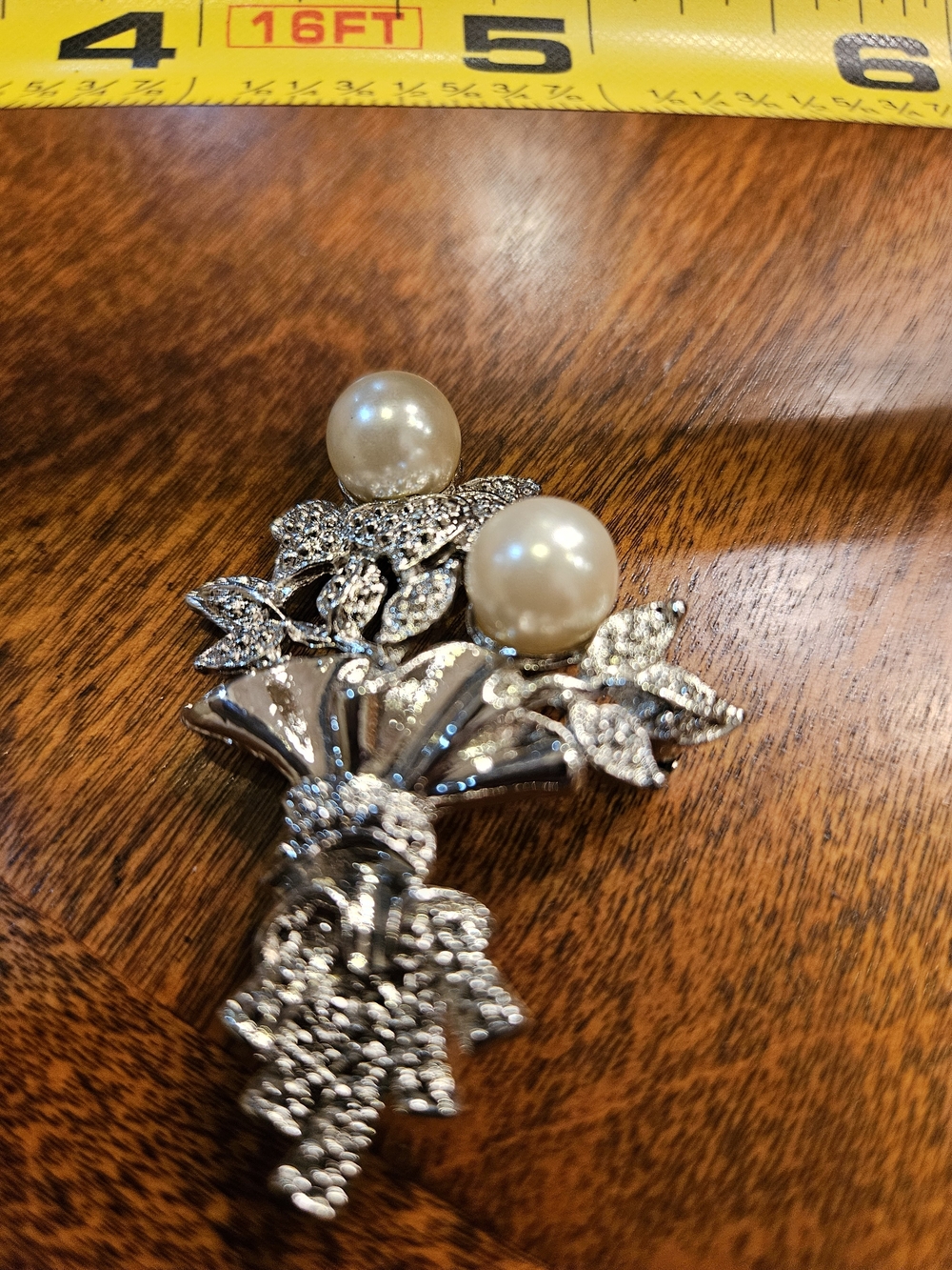 Elegant Silver Pearl Floral Brooch - Women Jewelry